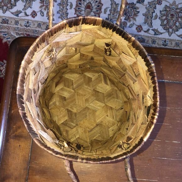 Bamboo Woven Pleated Handmade Cylinder Tube Basket with a Lid and Handles - Picture 6 of 10